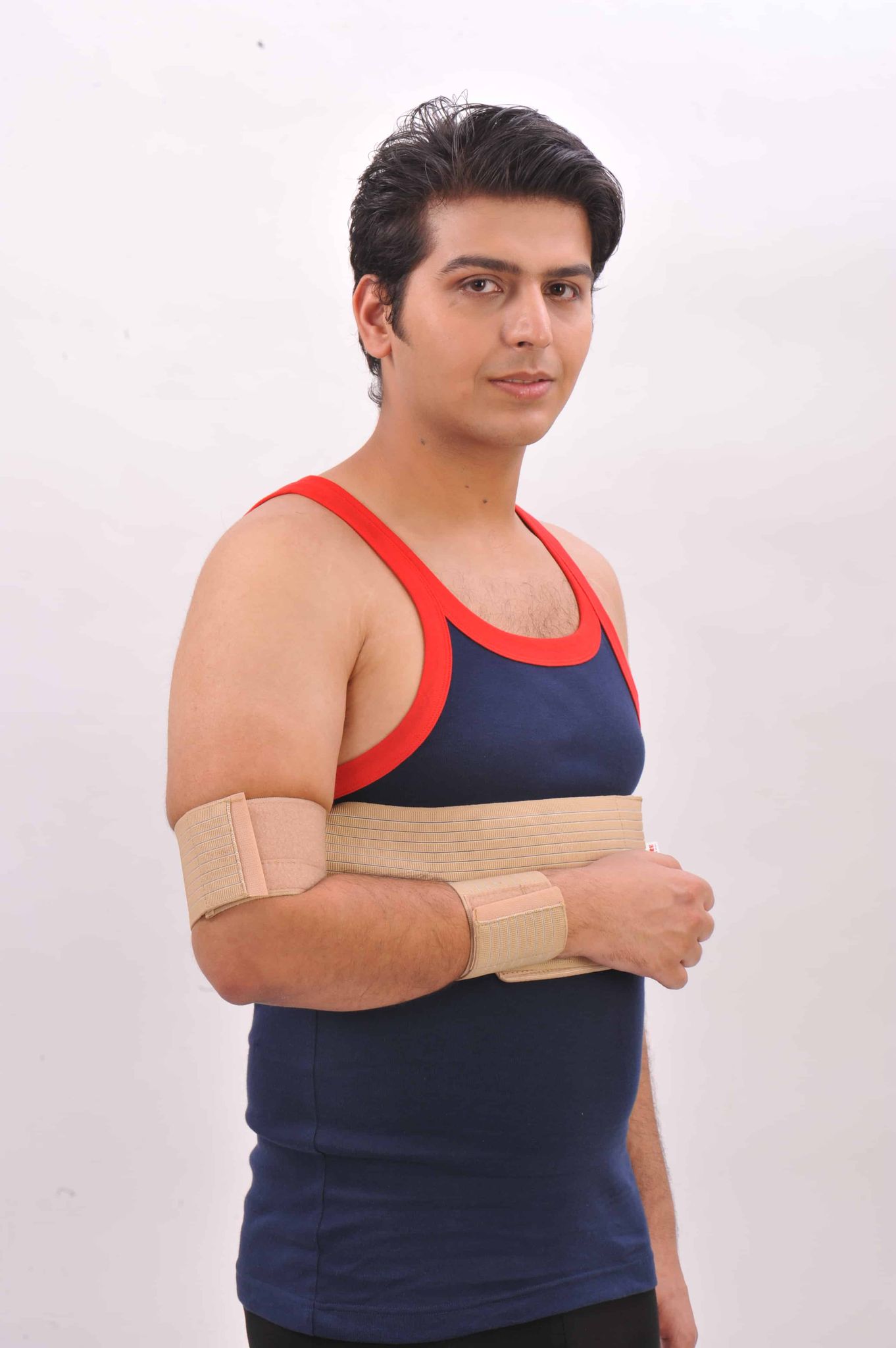 ELASTICATED SHOULDER SUPPORT    FA 3  Size  S