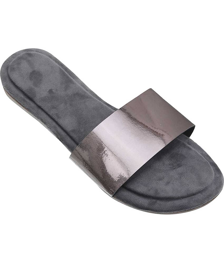 Apratim Gray Flats
