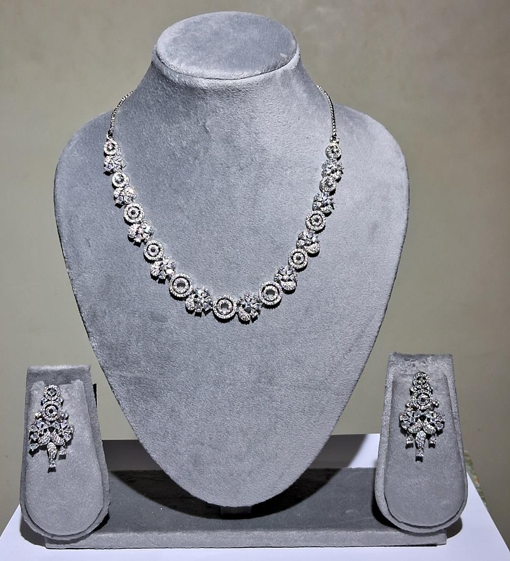 NECKLACE AD