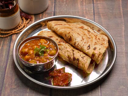 Chole With Paratha-2PC