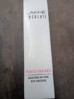 Lakme absolute perfect radiance 