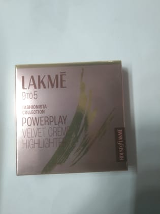 Lakme 9t05 Fashionista Collection Powerplay Velvet crème Highlighter House of lakme sultry gold 