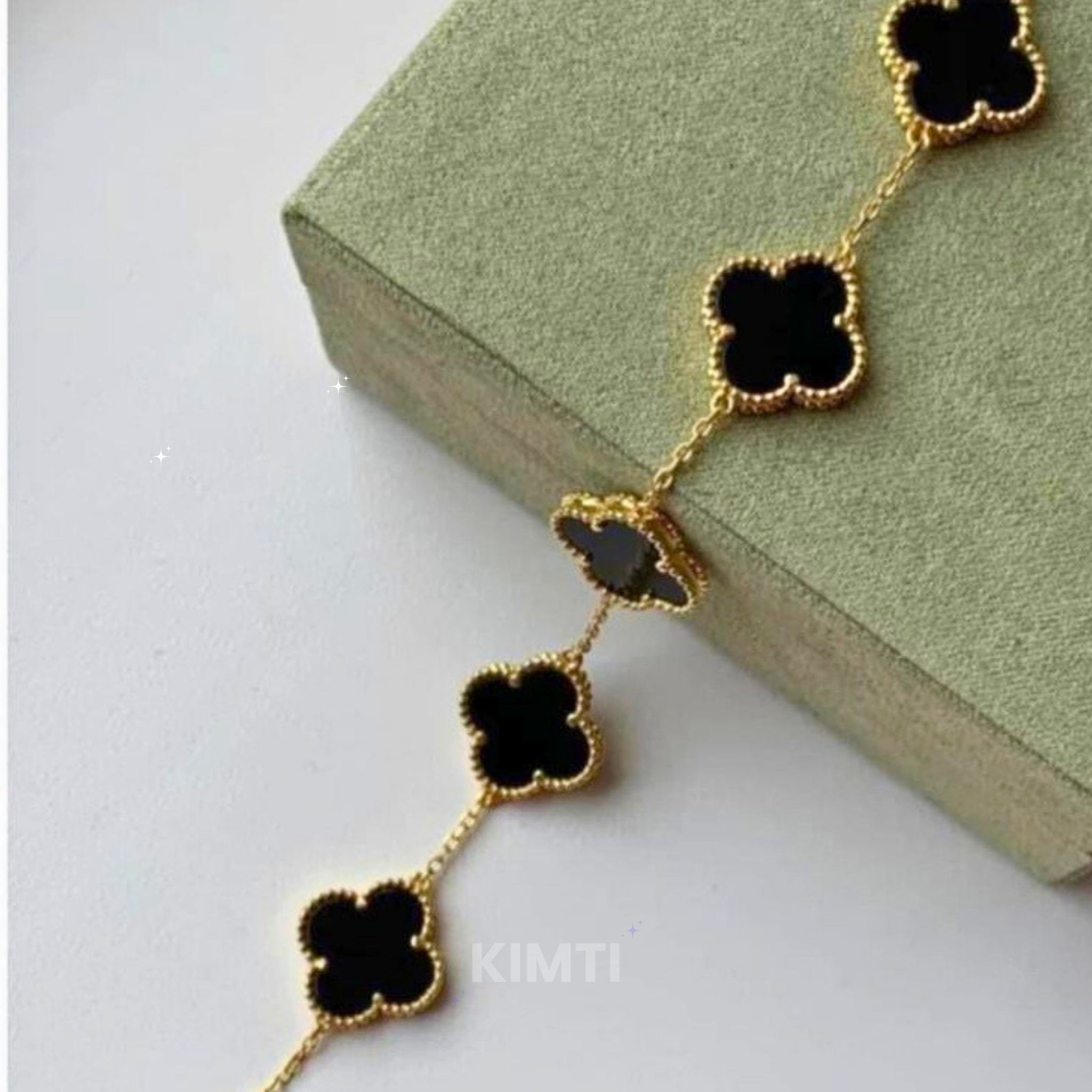 Anti Tarnish Black Clover Flower Bracelet
