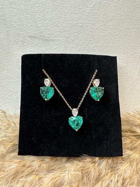 Hoor Inara Necklace Set