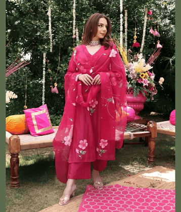 YAGNIK FASHION Women Rayon Solid Straight Kurti With Pants ( Pink )