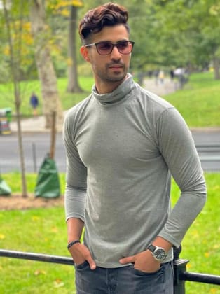 Grey Melange High Neck  Solid T-Shirt - M