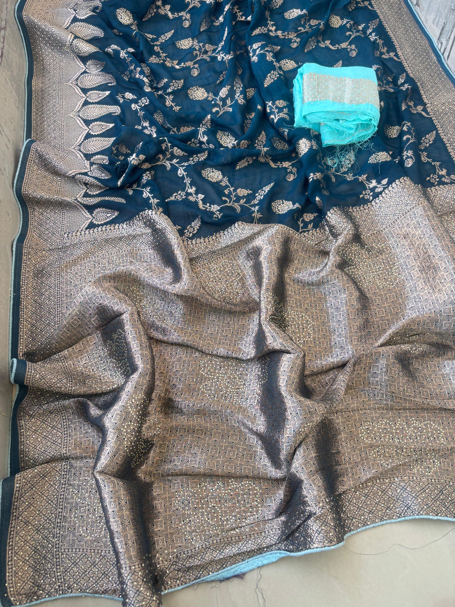 Pure Georgette  fabric with beautiful full bnarsi  zari  zari all over and siroski work  zari havvy contrast bp suppr