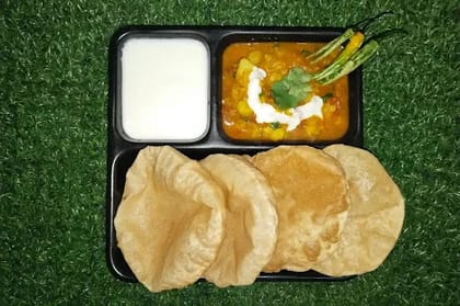 Poori With Aloo Ki Sabzi