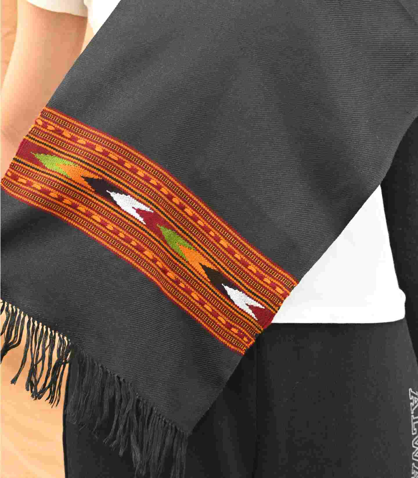 Himachali Handwoven Kullu Pure Wool Muffler – Black, Timeless Elegance