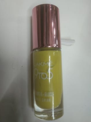 Lakme Primer gloss 9 to 5 nail color lime treat