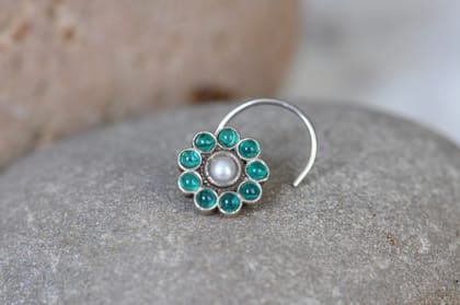 Aura Green Silver Nose Pin