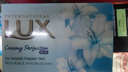 Lux Bathing Soap International Creamy Perfection