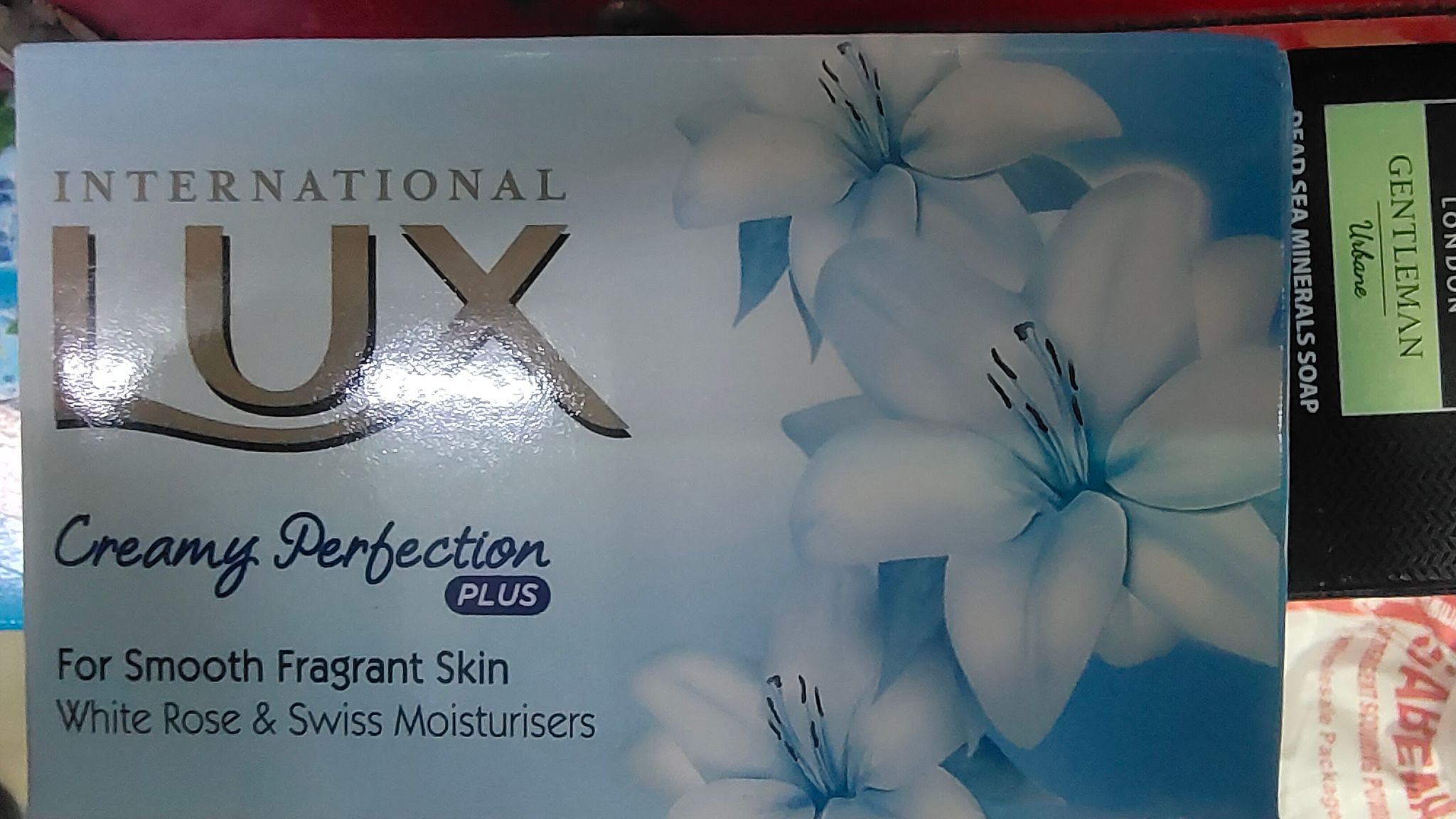 Lux Bathing Soap International Creamy Perfection