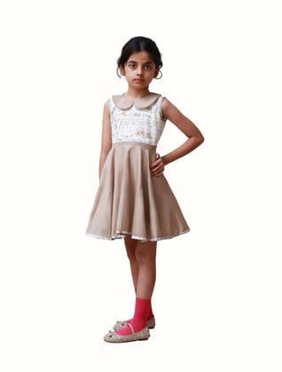 DE CHEVALERiE en Rouge - Evelyn Carnation Frock - Rose Brown 4- 5 Years DE CHEVALERiE en Rouge - Evelyn Carnation Frock - Rose Brown 4- 5 Years