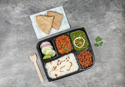 Palak Chicken Thali