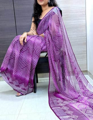 Bandhani print with Zari woven