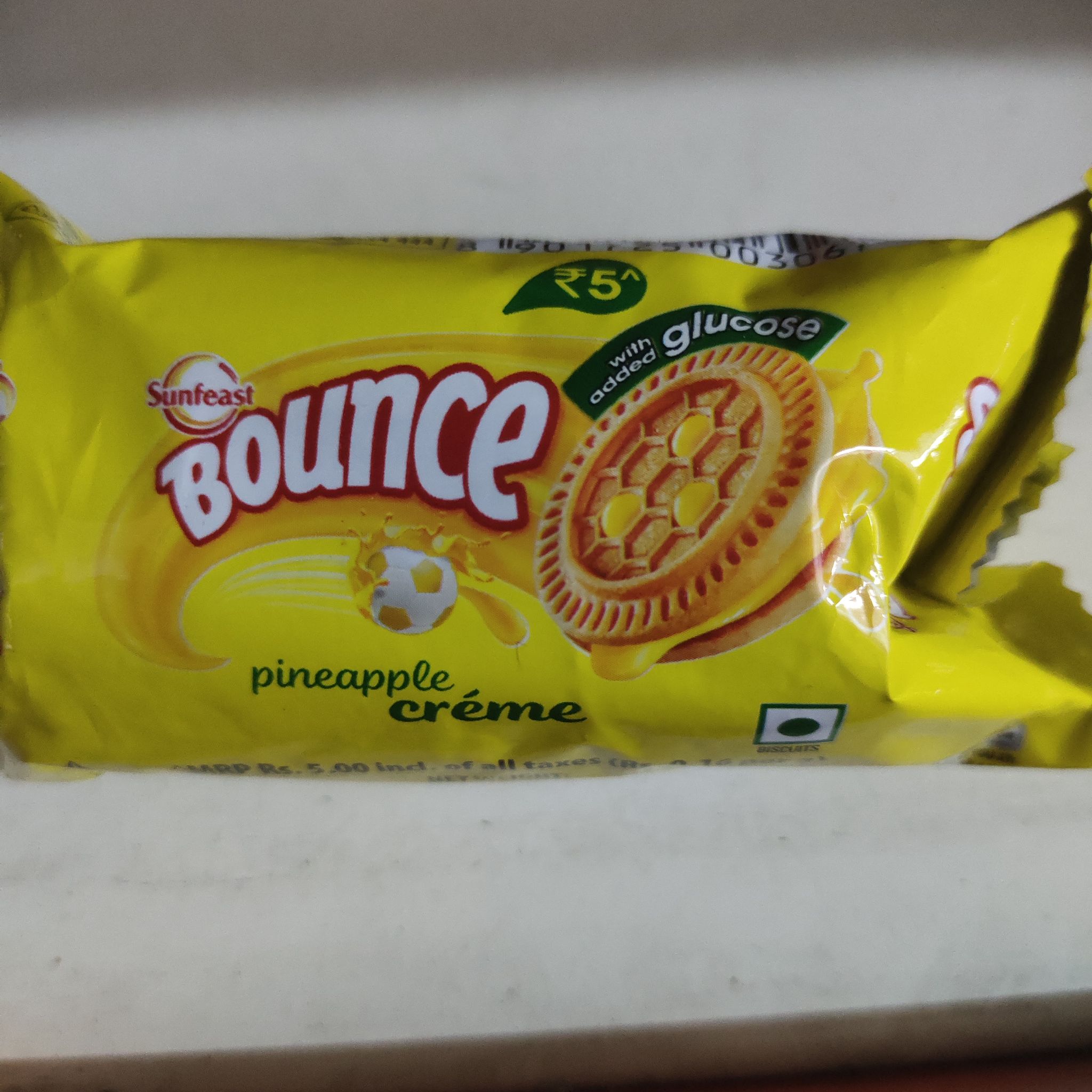 Sunfeast bounce pineapple cream