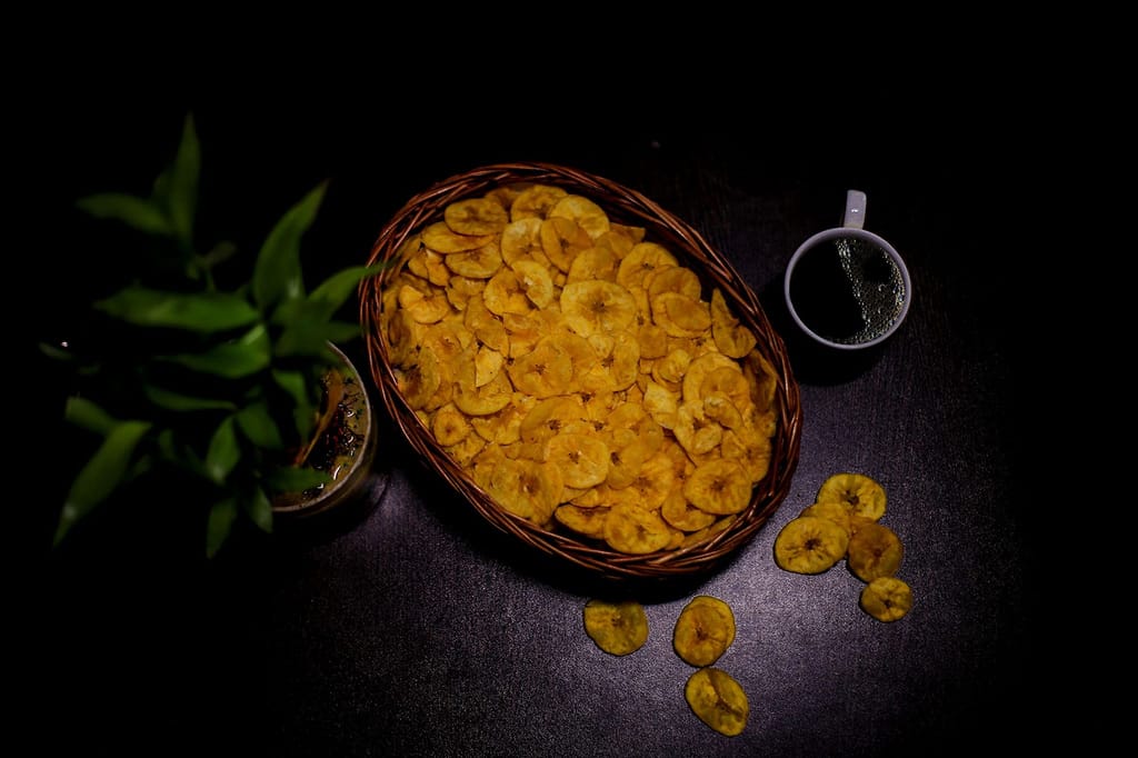 CRUNCHIZZ Authentic Kerala Style Yellow Banana Chips I Traditional South Indian Recipe I No Artificial Additives I Perfect Munchy Bites I Pack of One I