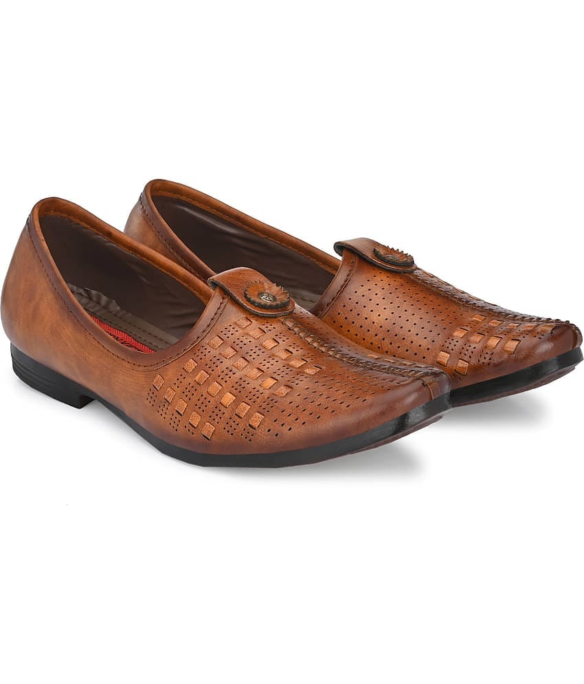 Fashion Victim Tan Mojari