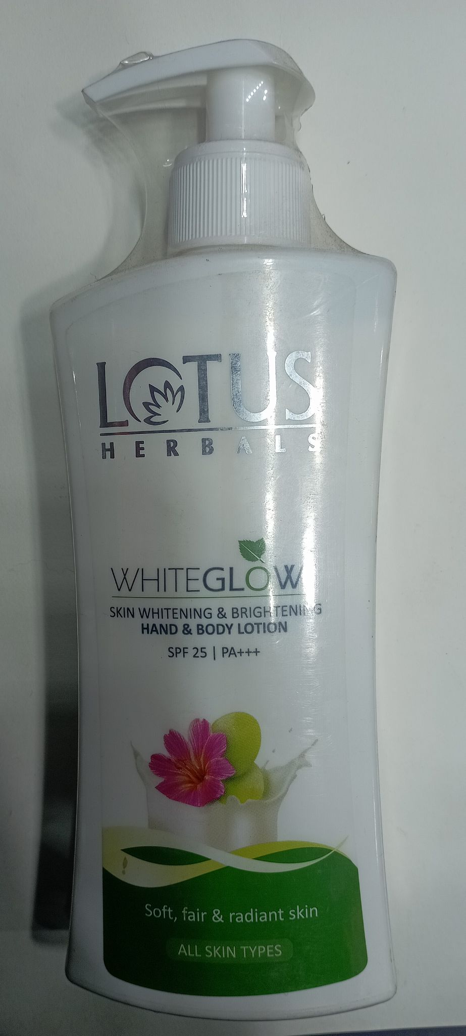Lotus herbals white glow skin whitening brightening hand & body lotion soft fair & radiant skin 300ml
