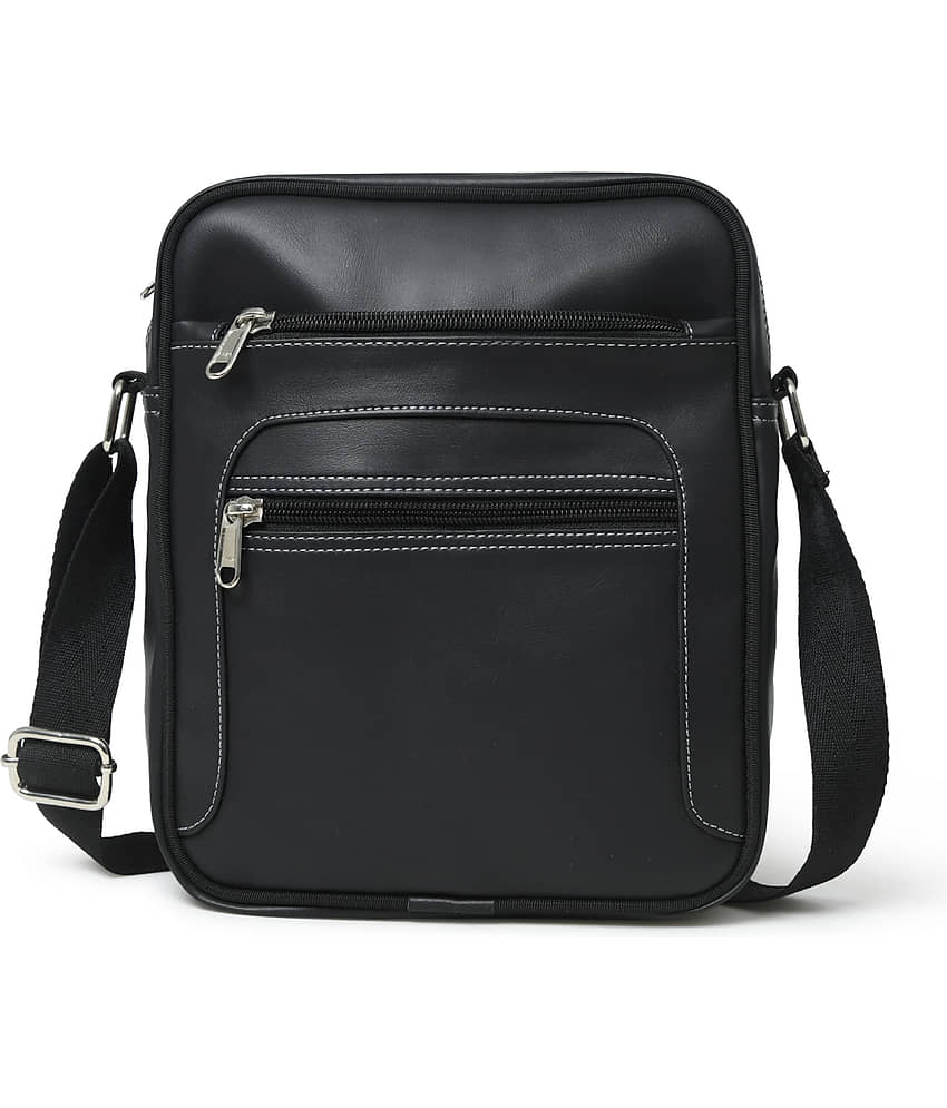 MATRICE - Black Solid Messenger Bag