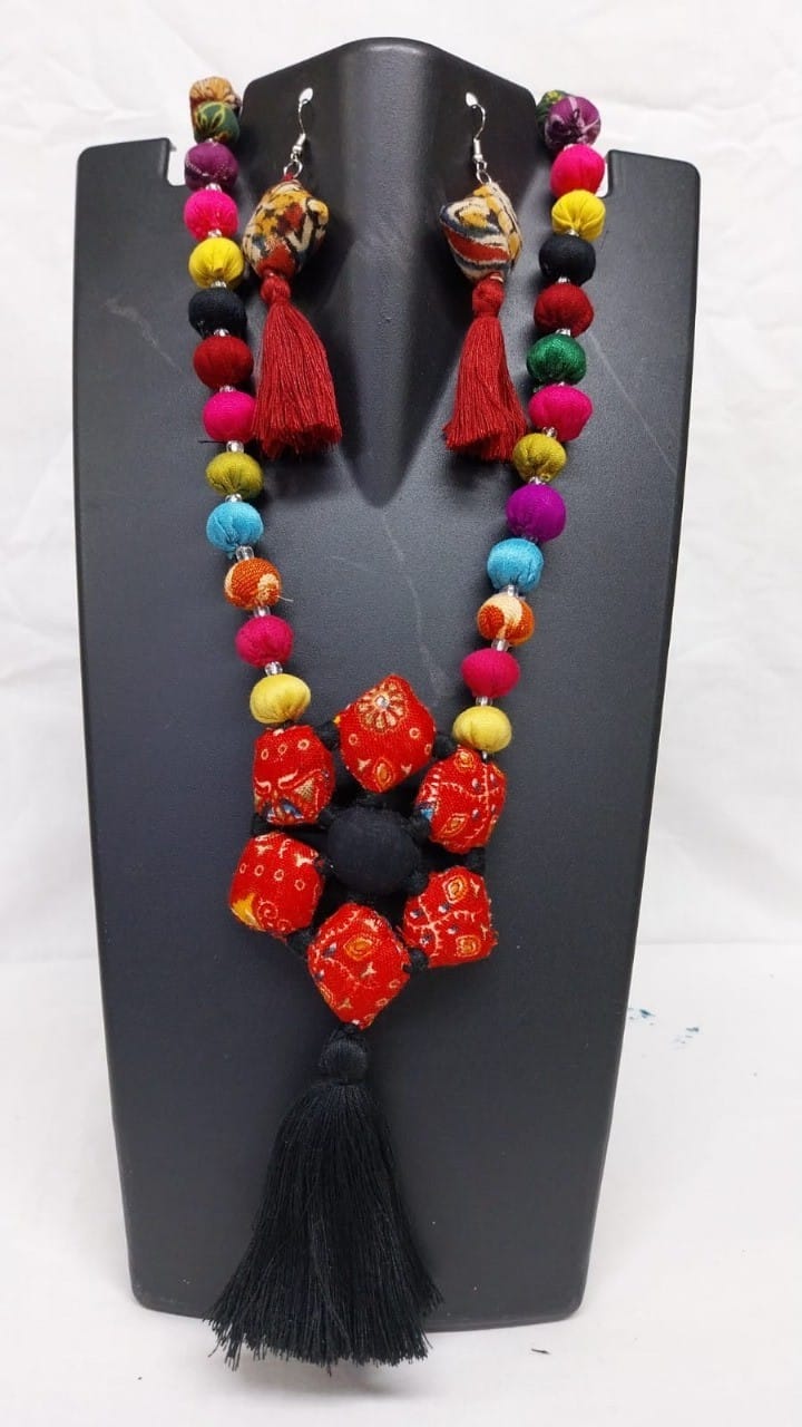 Sunflower Necklace - Vibrant Beaded Fashion Jewelry
