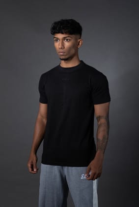 A Very Well Fitted Tee [Black]-S