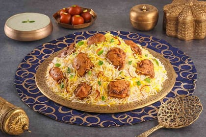 Lazeez Bhuna Murgh (Chicken Dum Biryani Boneless - Serves 4).