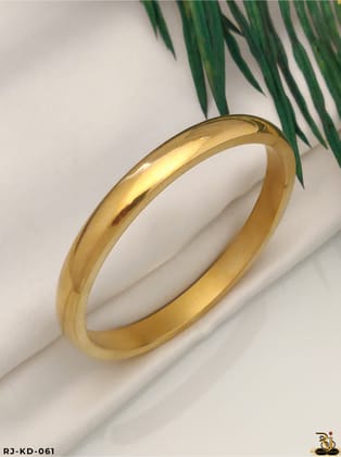 New looking design plain, simple men’s fashion golden kada KD-061-2/8