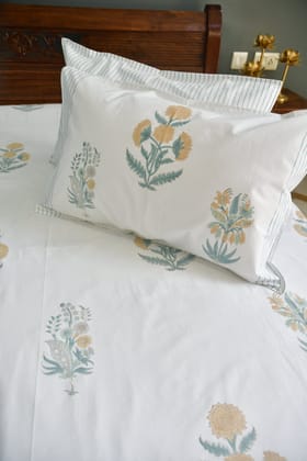 Peach Bliss Bedsheet: Soft Comfort & Style -Super King (108 x 108) inches bedsheet