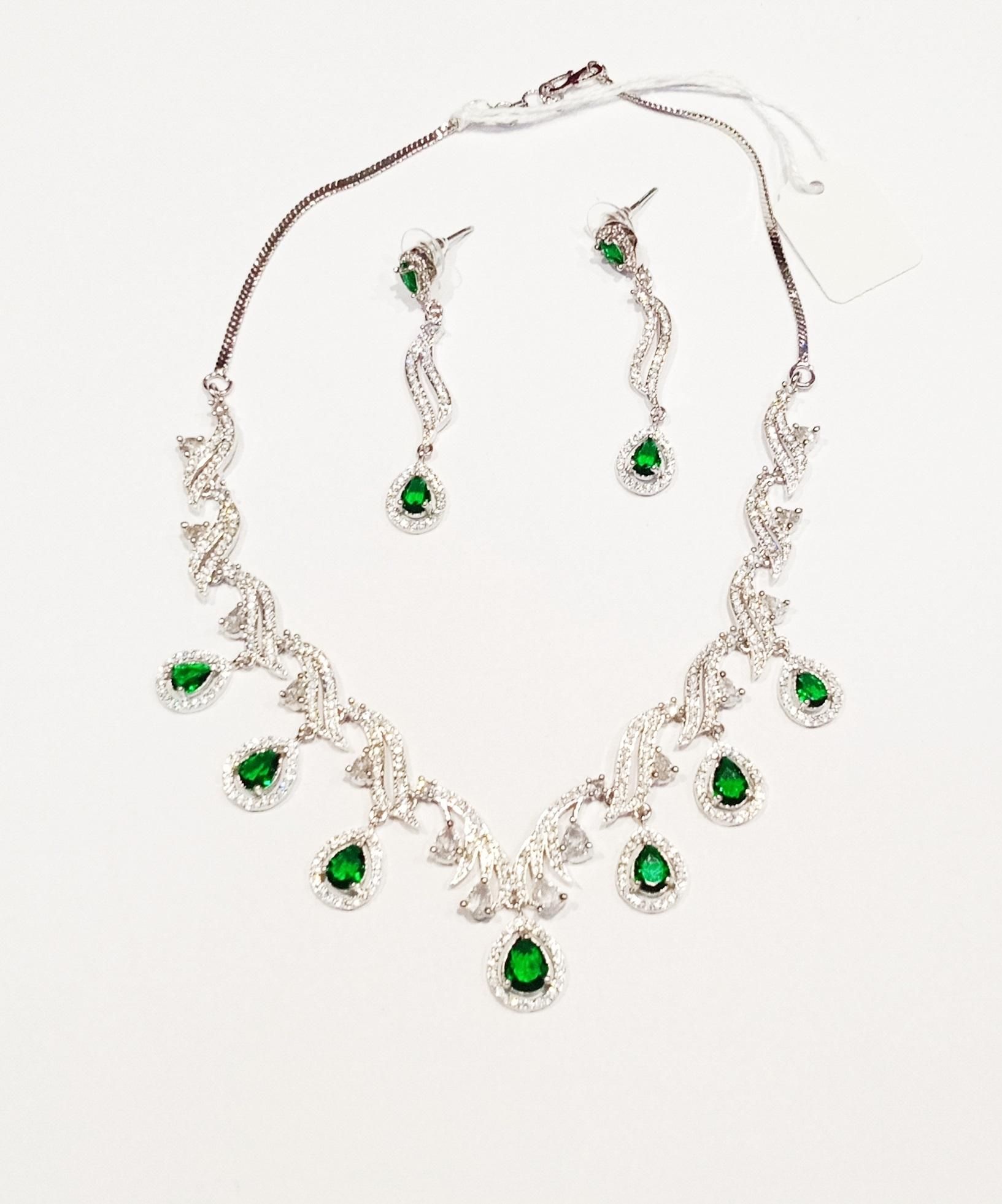 NECKLACE AD