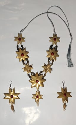 Plam leaf make necklace