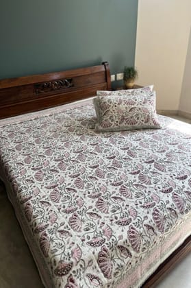 Gulmohar Baag Handloom Bedcover King size (90x108) Gulmohar Baag Handloom Bedcover King size (90x108)