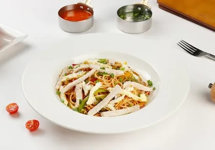 Plain Chicken Hakka Noodles