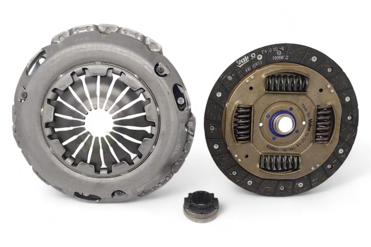 Valeo Clutch Kit (Disc+Pressure Plate+Bearing) AV902410