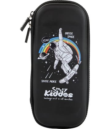 Smily Kiddos Small Pencil case - astronaut theme black