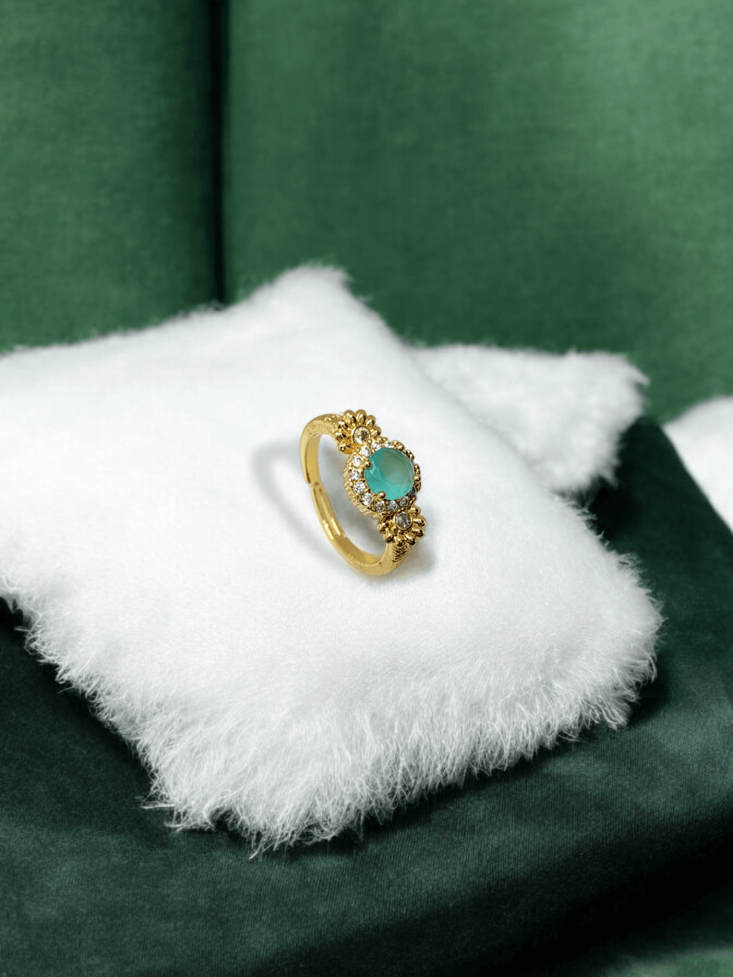 Exquisite Green Stone  Gold Ring