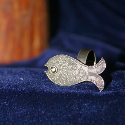 Silva Sutra Fin-tastic fish ring