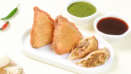 Cheese Chilli Samosa (3 Pcs)