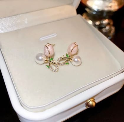 Peachy Rose Pearl Earrings