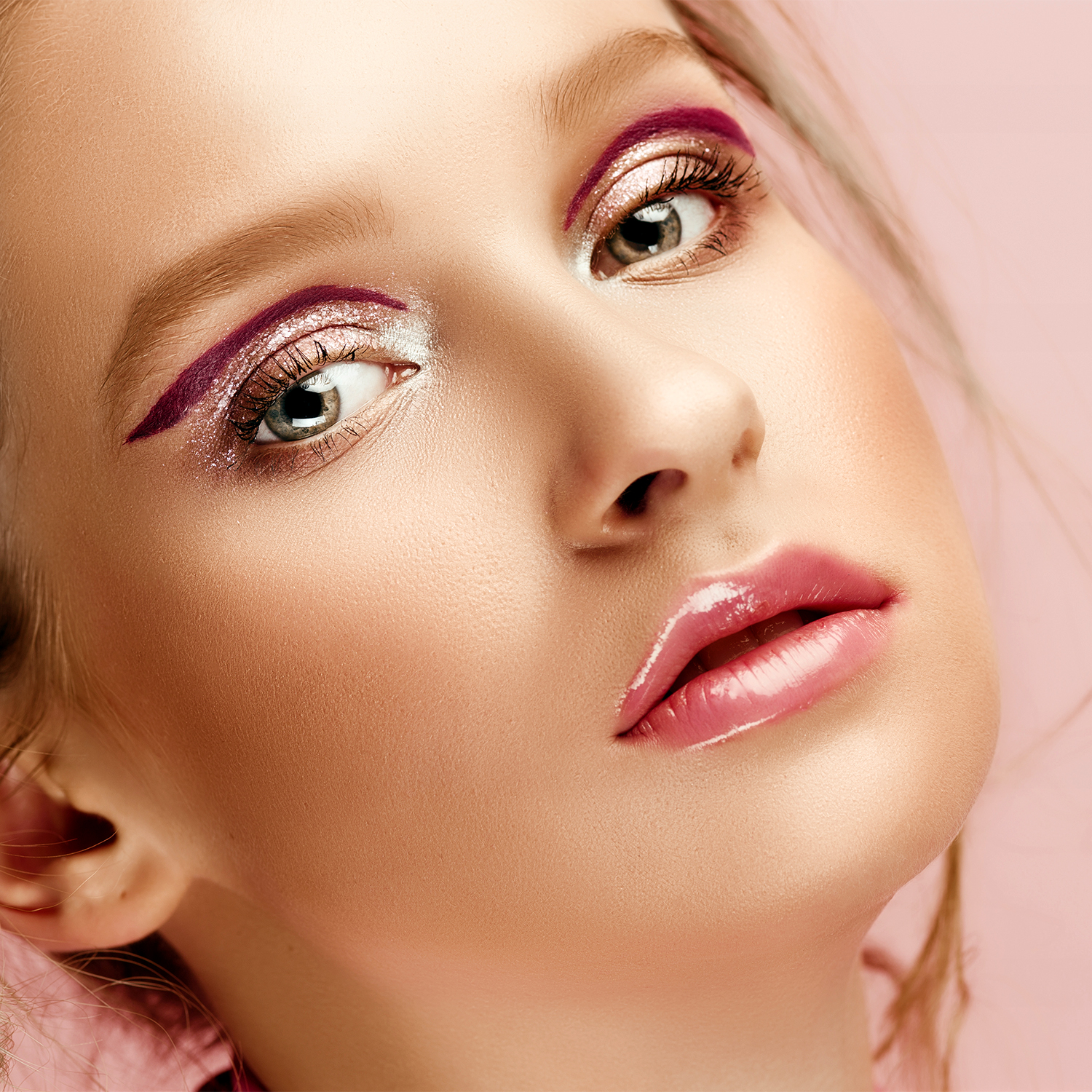 Star Struck by Sunny Leone Liquid Eye Definer - Purple