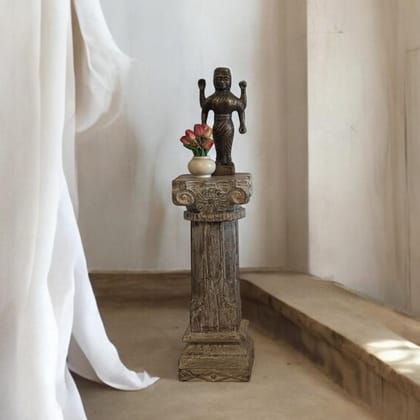 Wooden pedestal : Ruhana 18