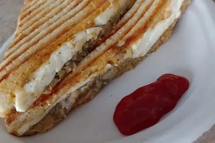 Paneer Grilled Sandwich [2 Pieces]