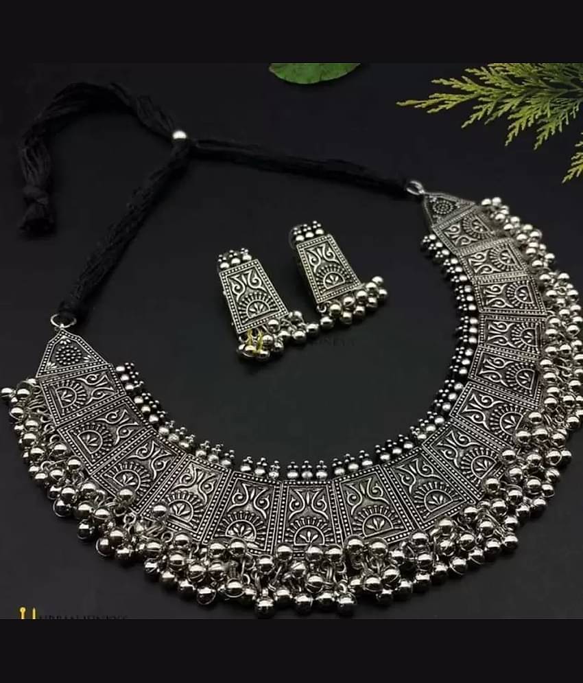 Samridhi DC Silver Alloy Necklace Set ( Pack of 1 )