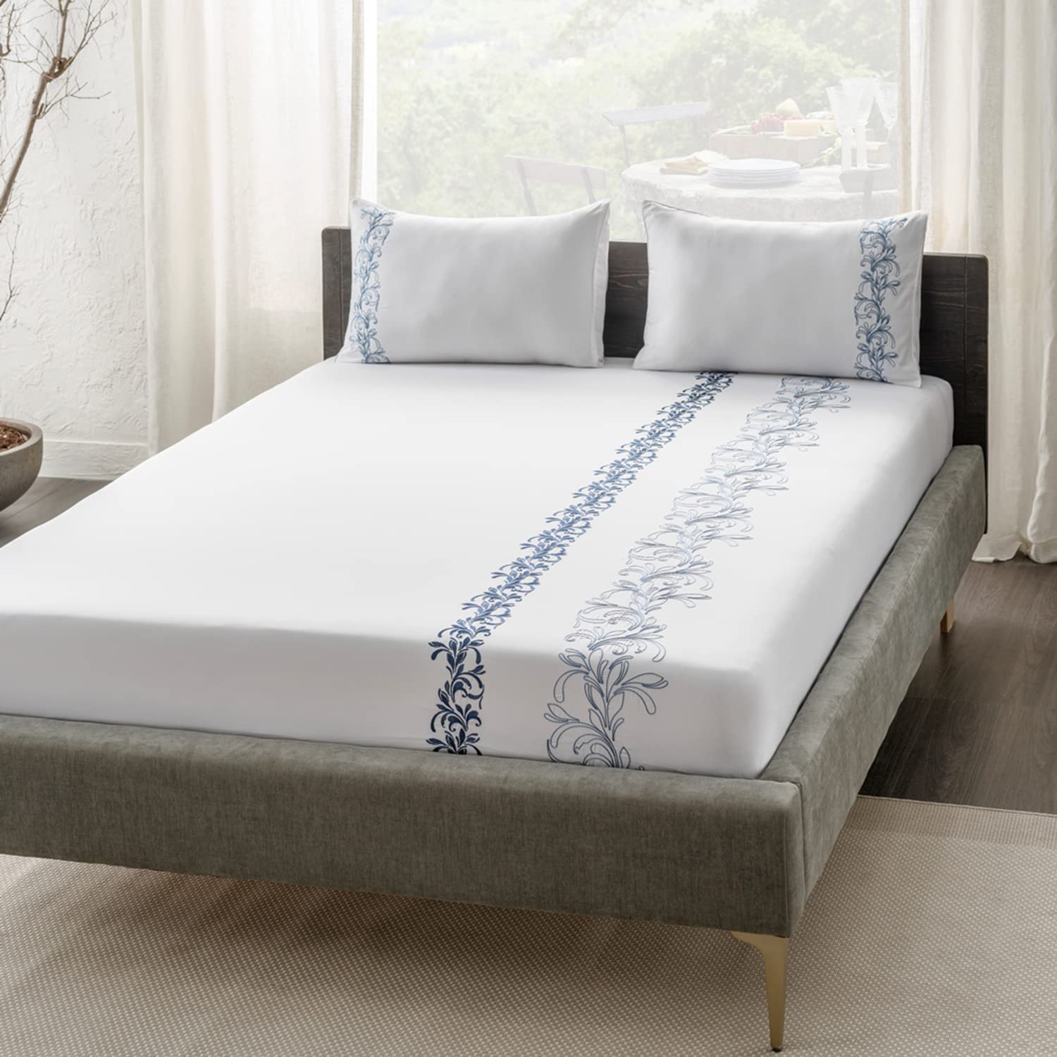 DDECOR - Insignia Collection 100% Cotton Scroll Pattern 180TC Super King |274 CM X 274 CM| with 2 Pillow Covers - White