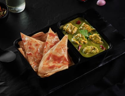 Singh Da Saag Chicken Paratha Bowl
