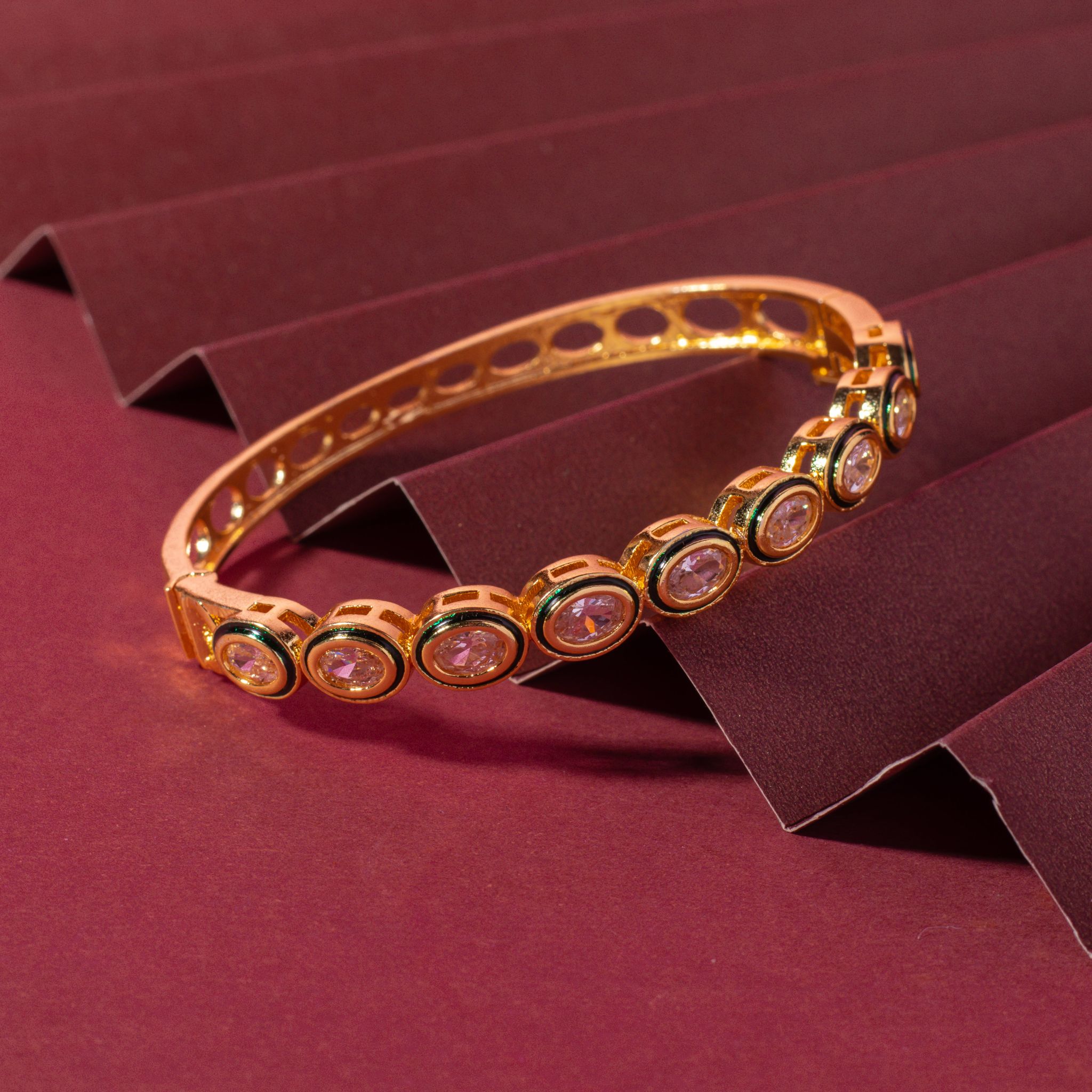 Nitha Goldplated Kundan Bracelet-GOLD PLATED ALLOY / GOLDEN EMERALD