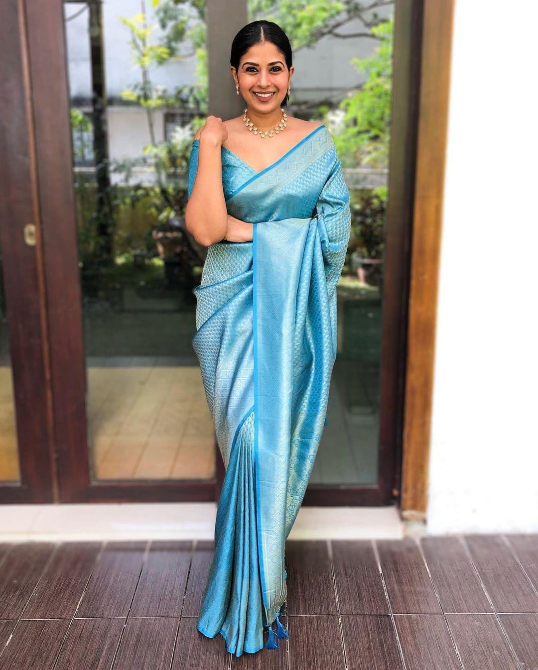 Zari Work Silk Saree With Blouse Piece