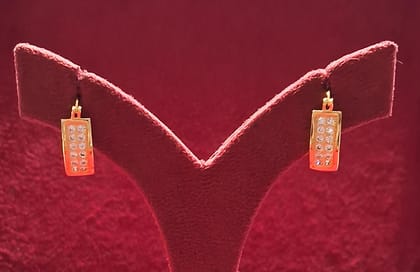 EARING GP