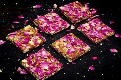 Havenuts Dryfruit Rose Chikki , 1pcs - 1 unit